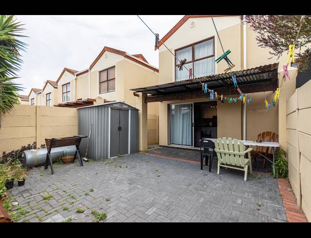 2 BEDROOM TOWNHOUSE FOR SALE IN PARKLANDS